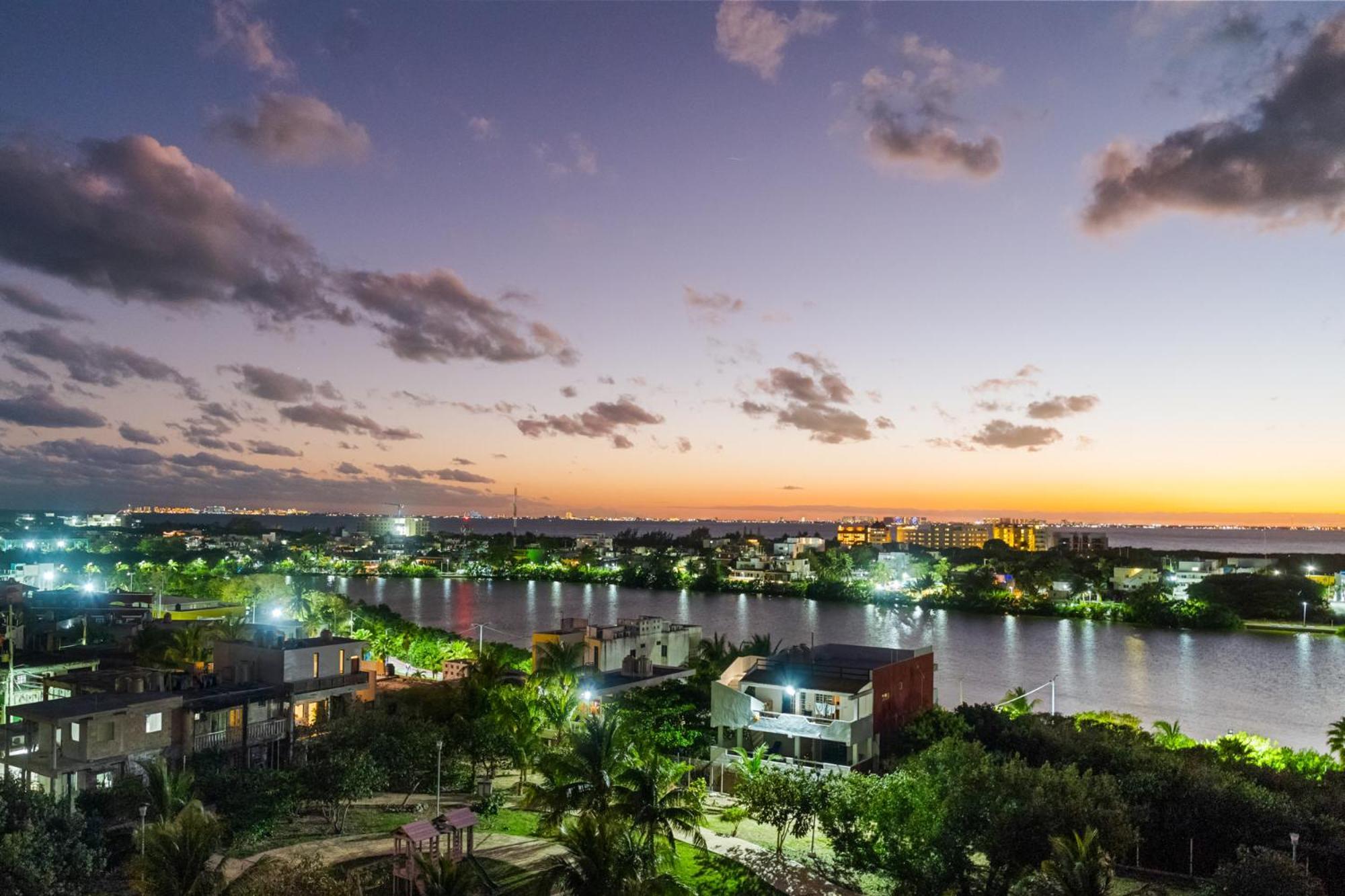 360 Views, Waterfront Penthouse, Rooftop Pool Apartamento *